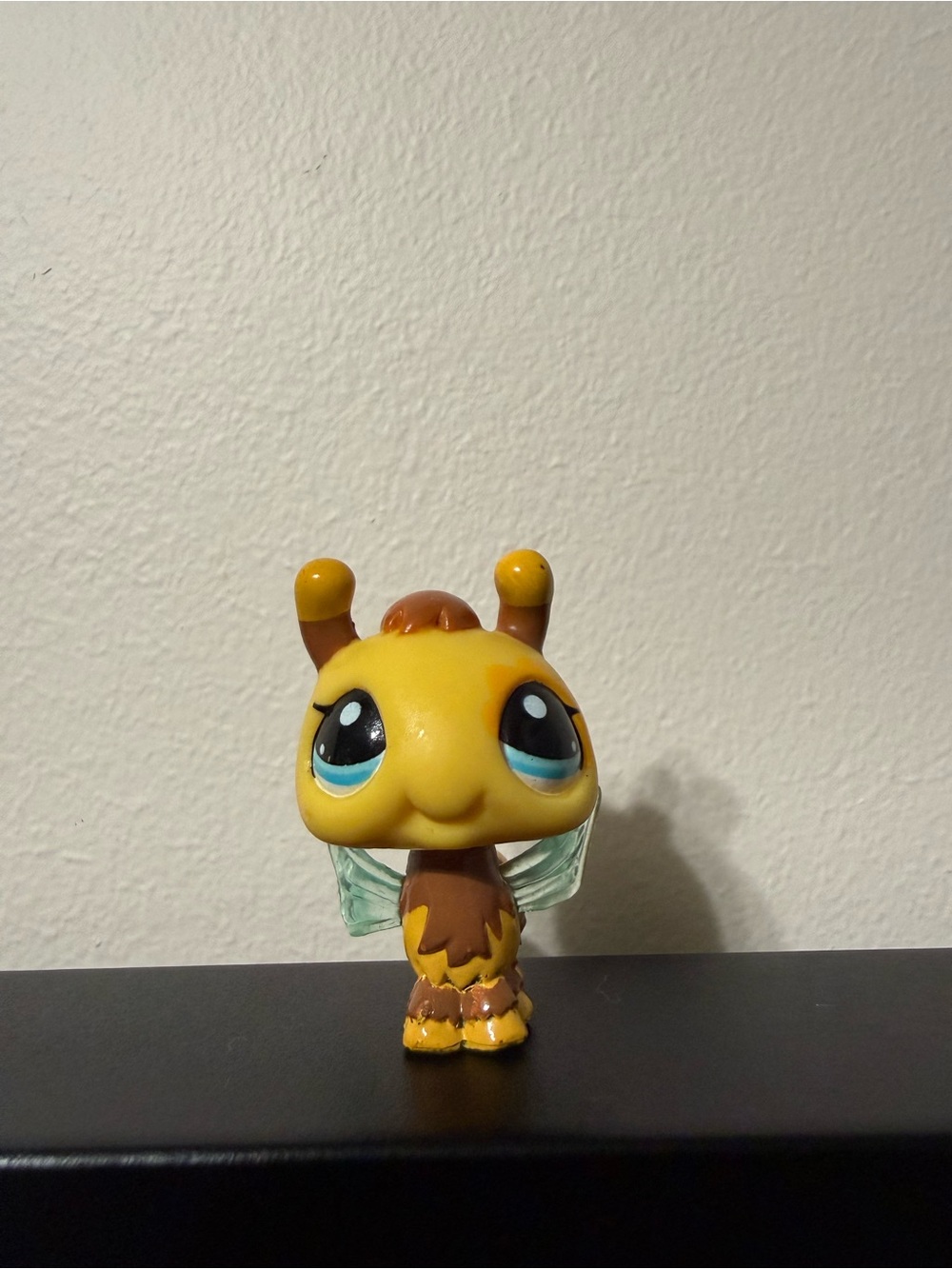 Littlest Pet Shop LPS #2203 Bee Yellow Brown Blue Eyes Hasbro Authentic